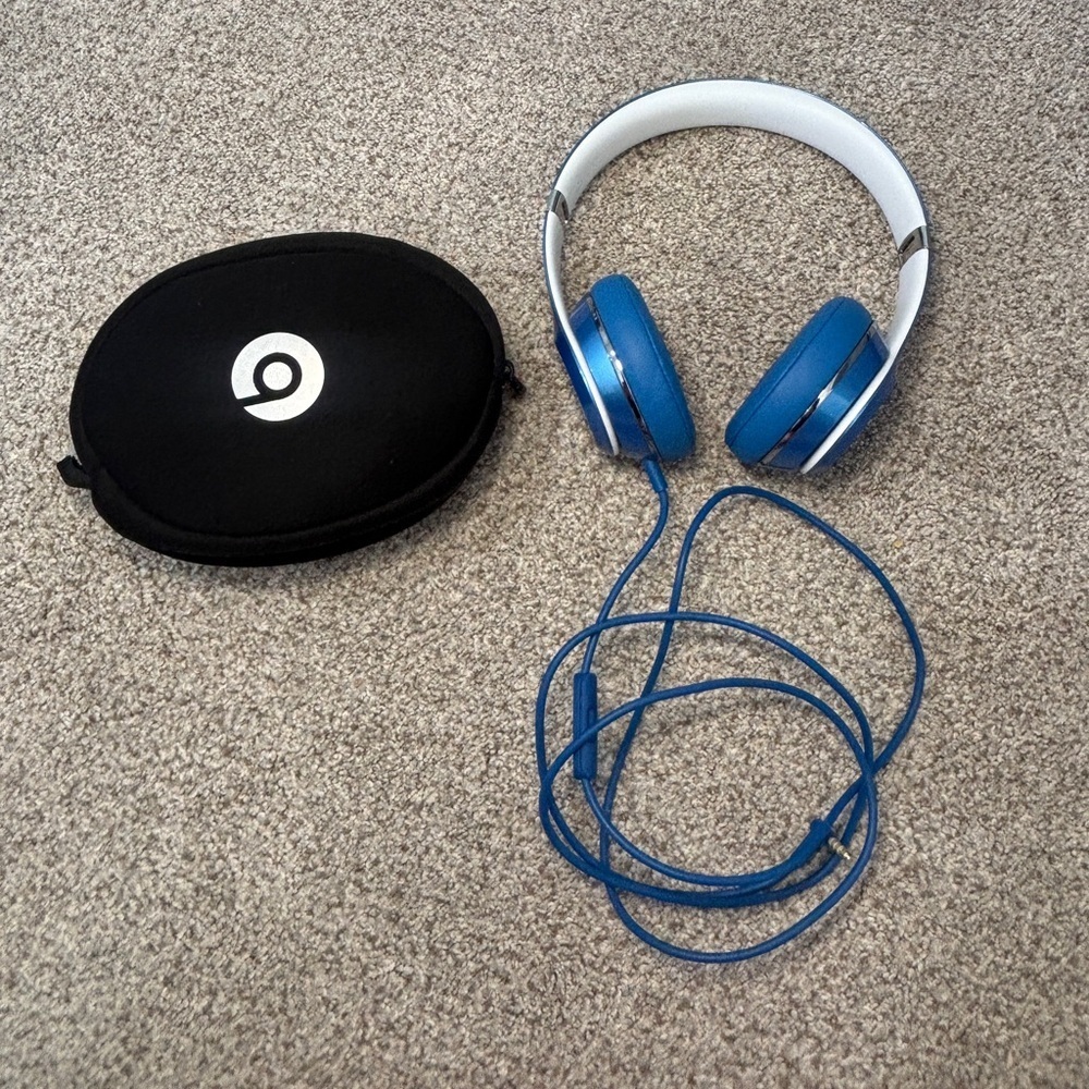 Beats by Dr. Dre Solo2 Over the Ear Headphones Blue with Case